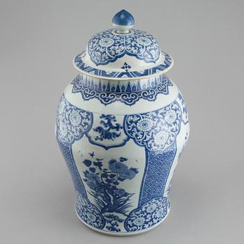 A large blue and white floor vase, lte Qing or later.