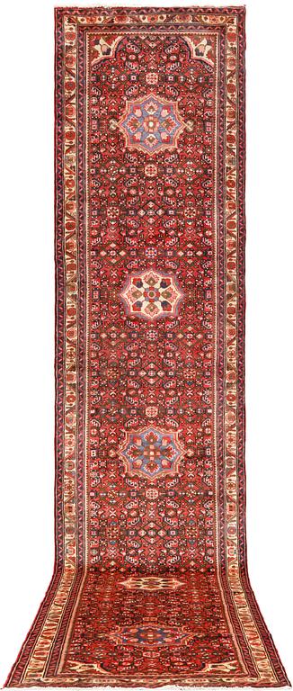 A Hamadan, runner c 452 x 95 cm.