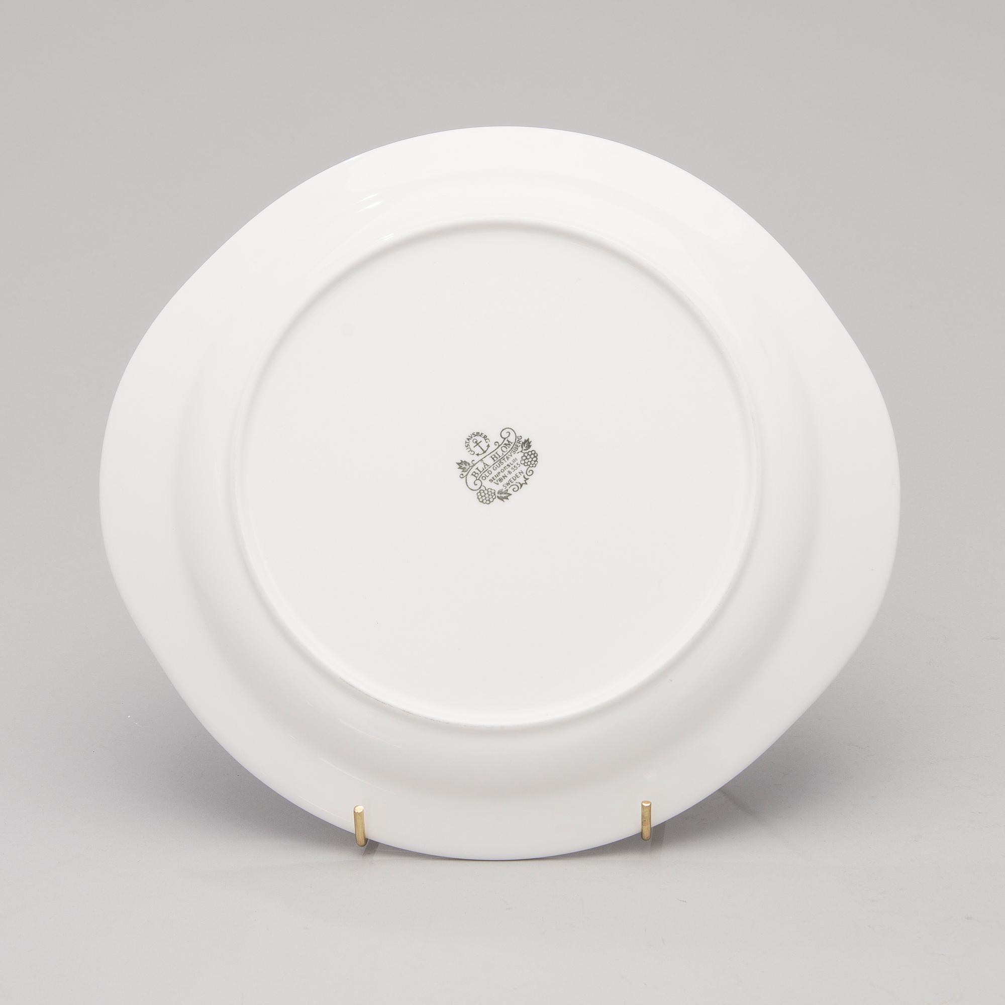 A 43-piece porcelain dinnerware set, "Blå blom", Gustavsberg.