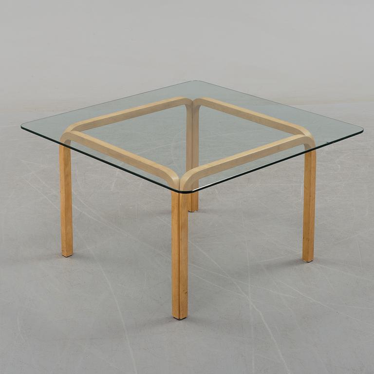 A coffee table by Alvar Aalto.