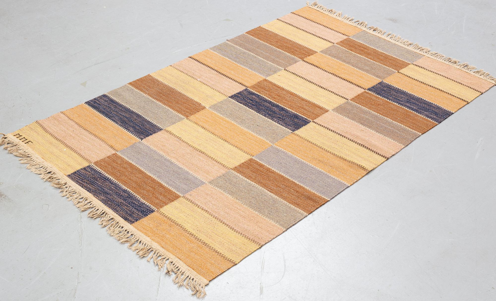 Märta Måås-Fjetterström, matta, "Nöthåret", rölakan, ca 197,5 x 118-119 cm, signerad MMF.
