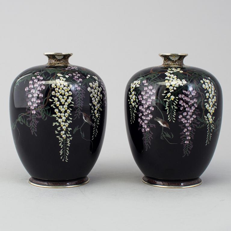 A pair of Japanese cloisonné vases, Meiji period (1868-1912).