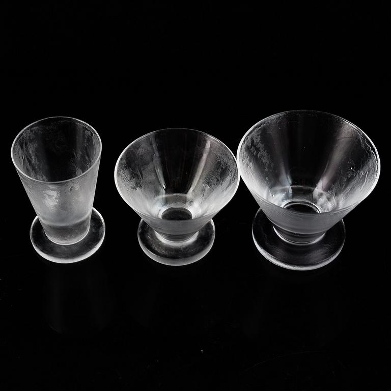 VICKE LINDSTRAND, a 16-piece 'Iced' glass service, Orrefors.
