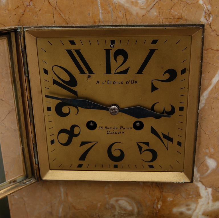 BORDSGARNITYR, 3 delar, marmor och onyx, art déco, 1900-talets första hälft.