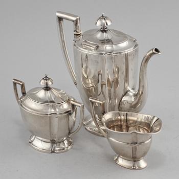 KAFFESERVIS, 3 delar, silver, C G Hallberg, Stockholm samt imporstämplar, 1917/1919. Vikt 1065 g.