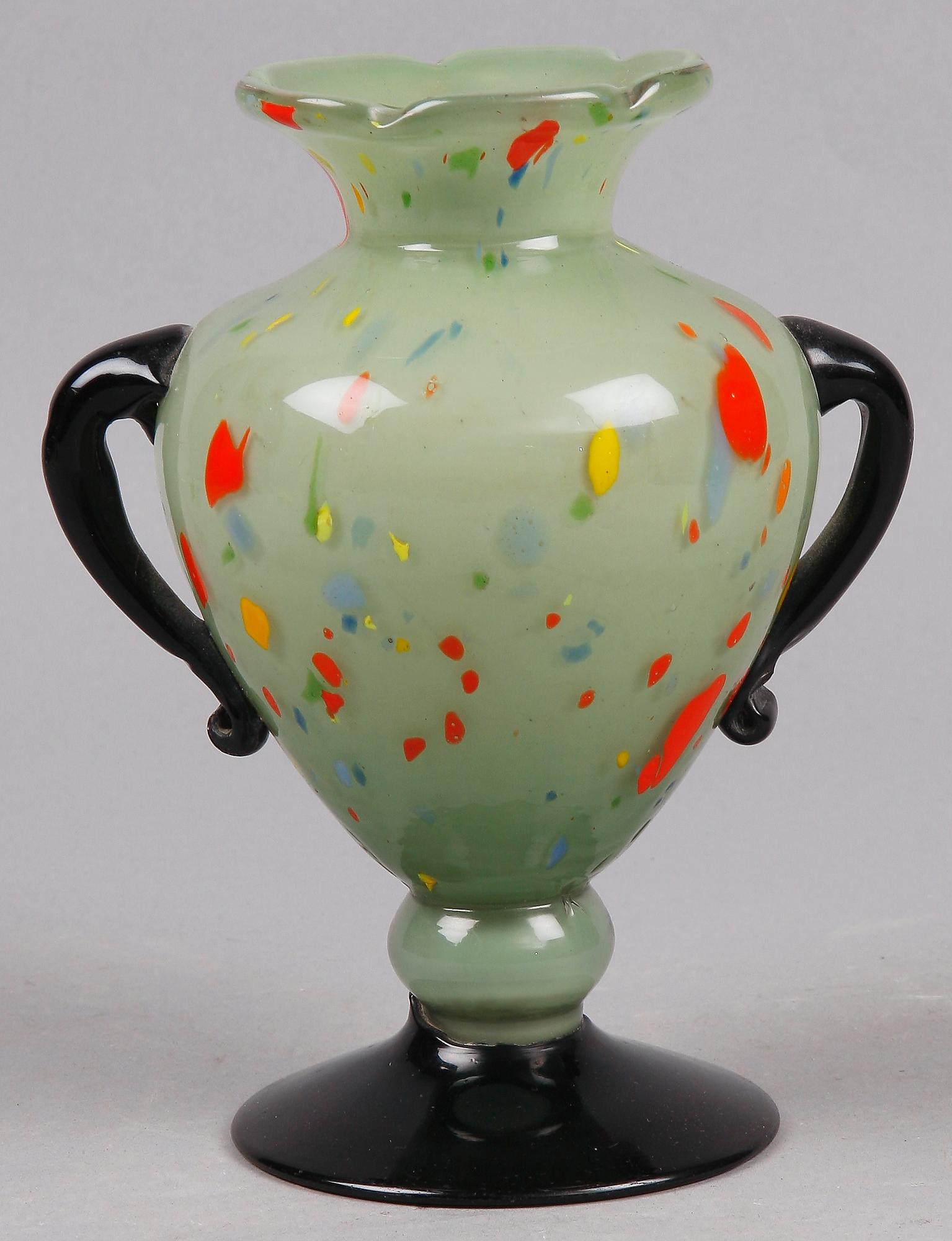 VAS, glas, Frankrike, 1900-talets första hälft. Sign Richer.