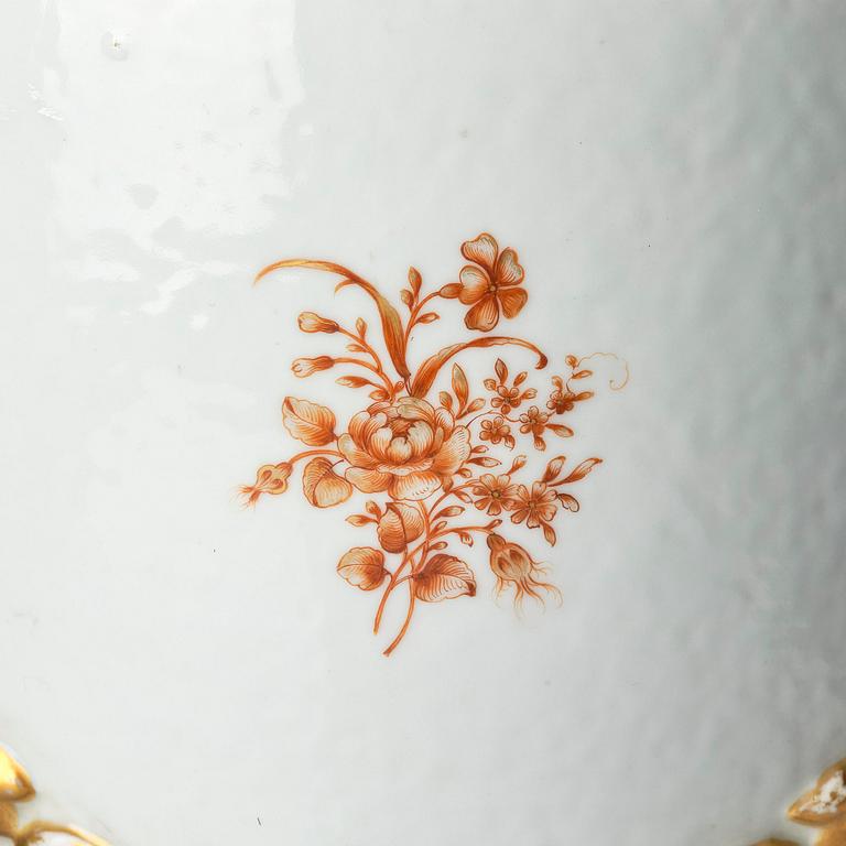 A Chinese Export jar with cover, Qing dynasty, 1790's.