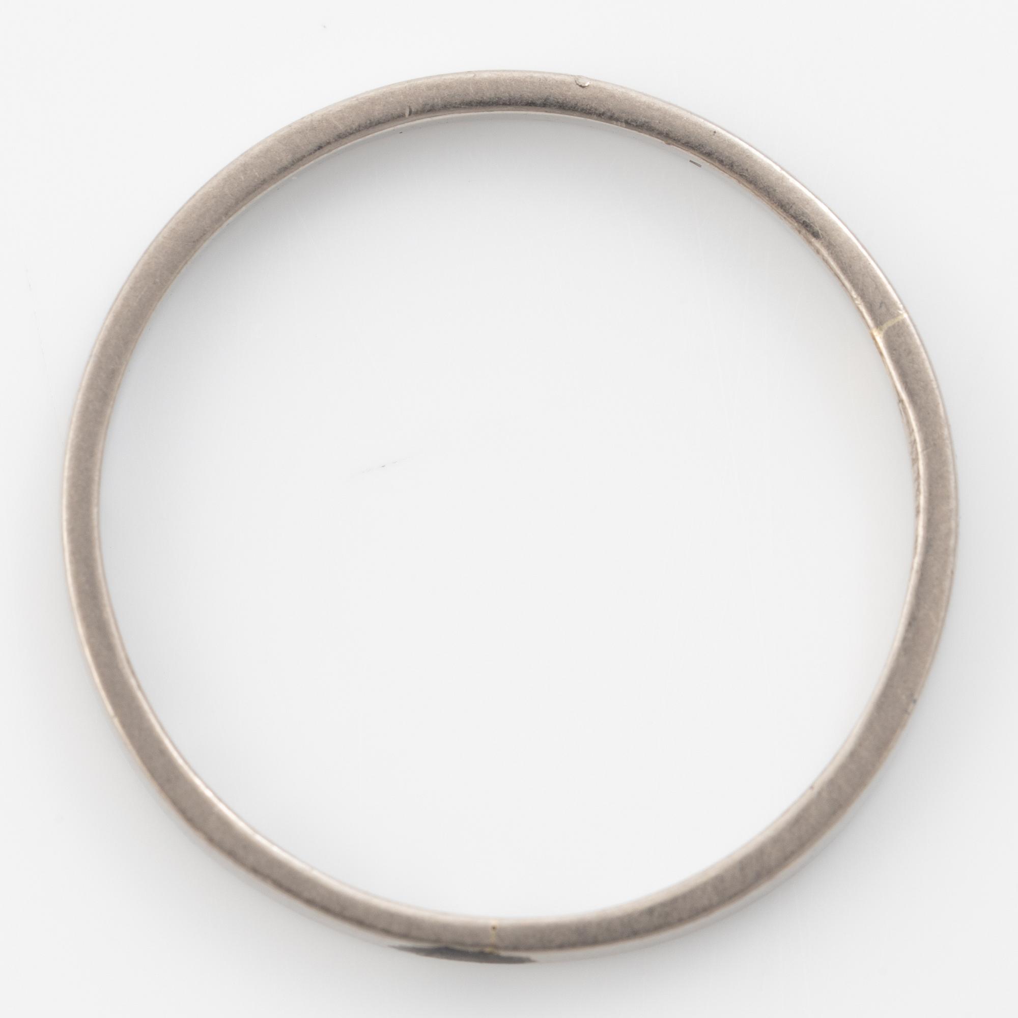 Ring, plain 18K white gold.