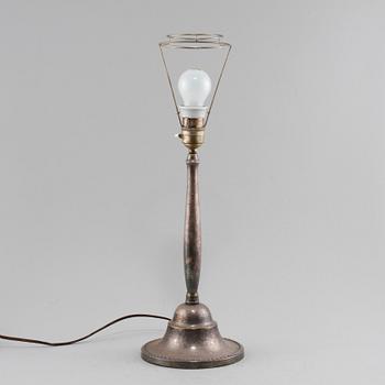 BORDSLAMPA, 1900-talets andra kvartal.