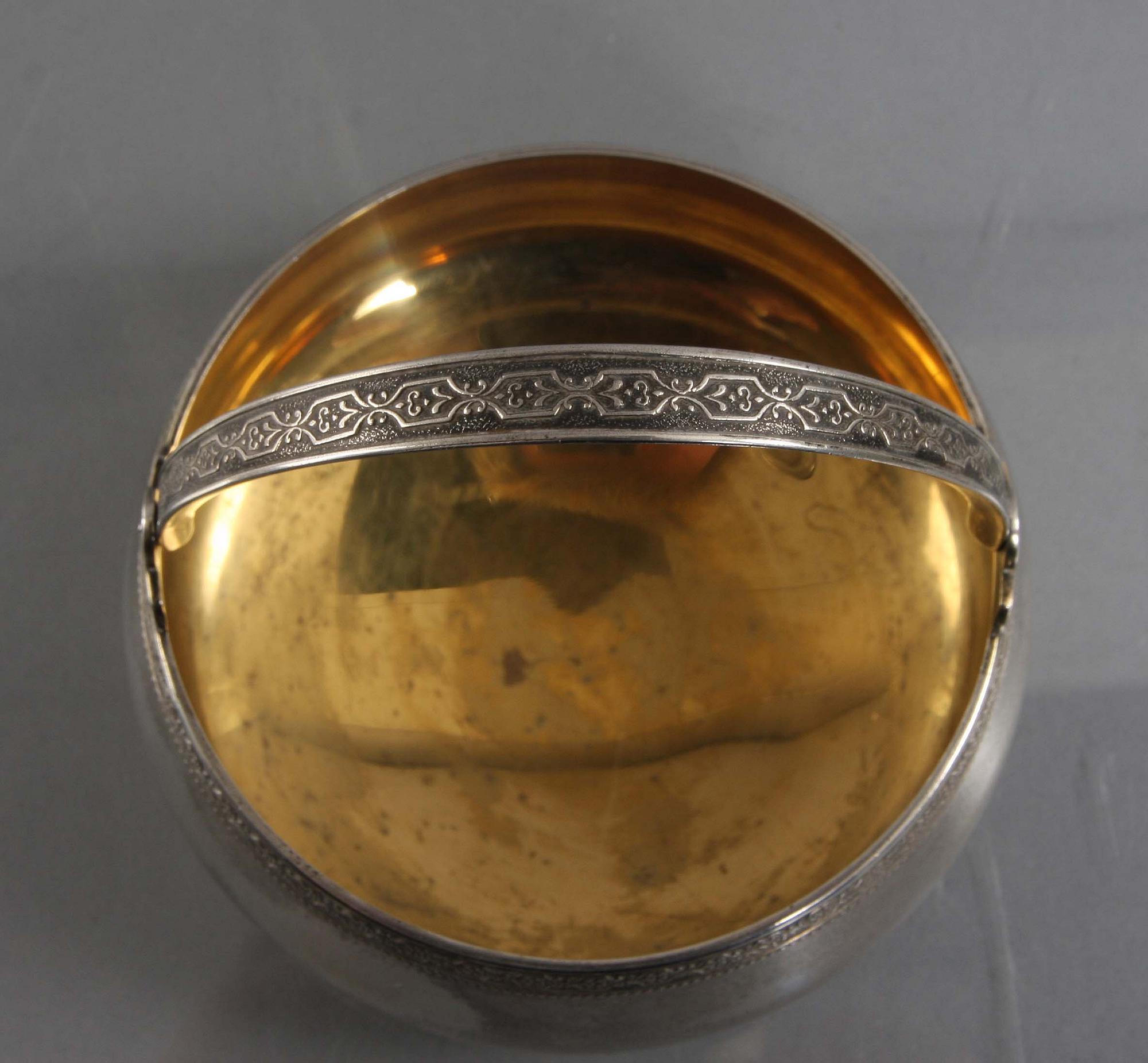 SKÅL MED HÄNKEL, silver. Ryssland.