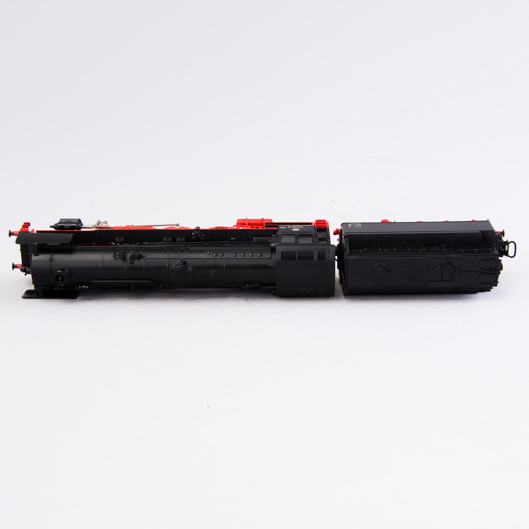 MÄRKLIN, sähkövetureita, 2 kpl ja vaunu, Saksa.