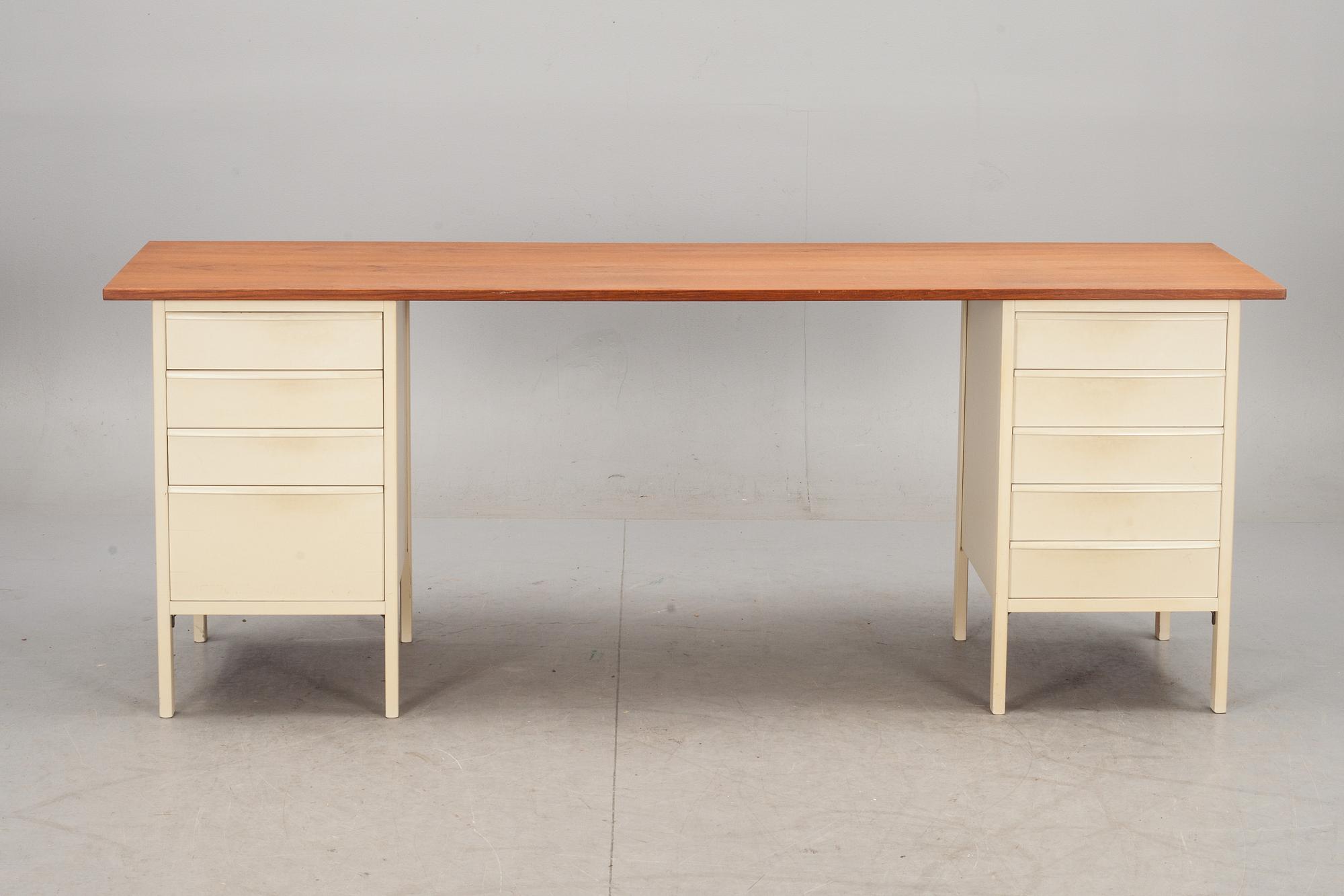 SKRIVBORD, 1900-talets mitt.