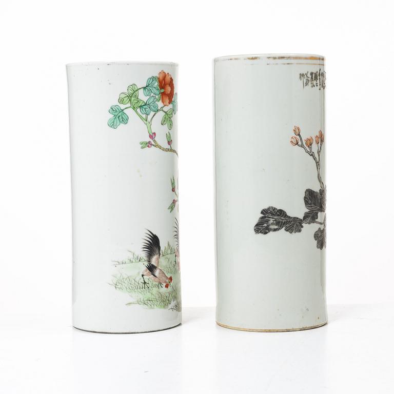 A pair of Chinese vases, 20th century.