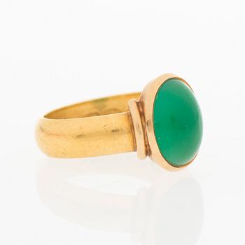 A RING, cabochon cut chalcedony, 23K gold. Turku Finland 1906.