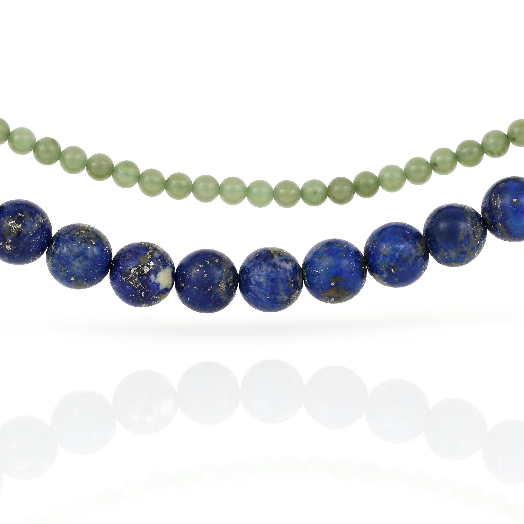 HALSBAND, 2 st, silver och gul metall med jadeit och lapis lazuli.