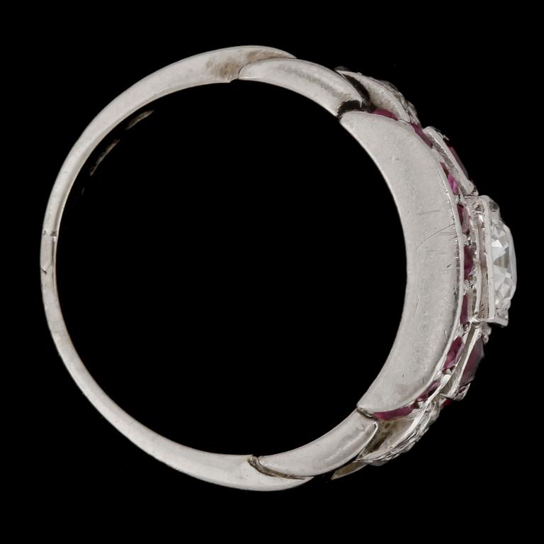 RING, gammalslipad diamant, ca 0.40 ct med rubiner och rosenslipade diamanter. Strömdahl, Stockholm.