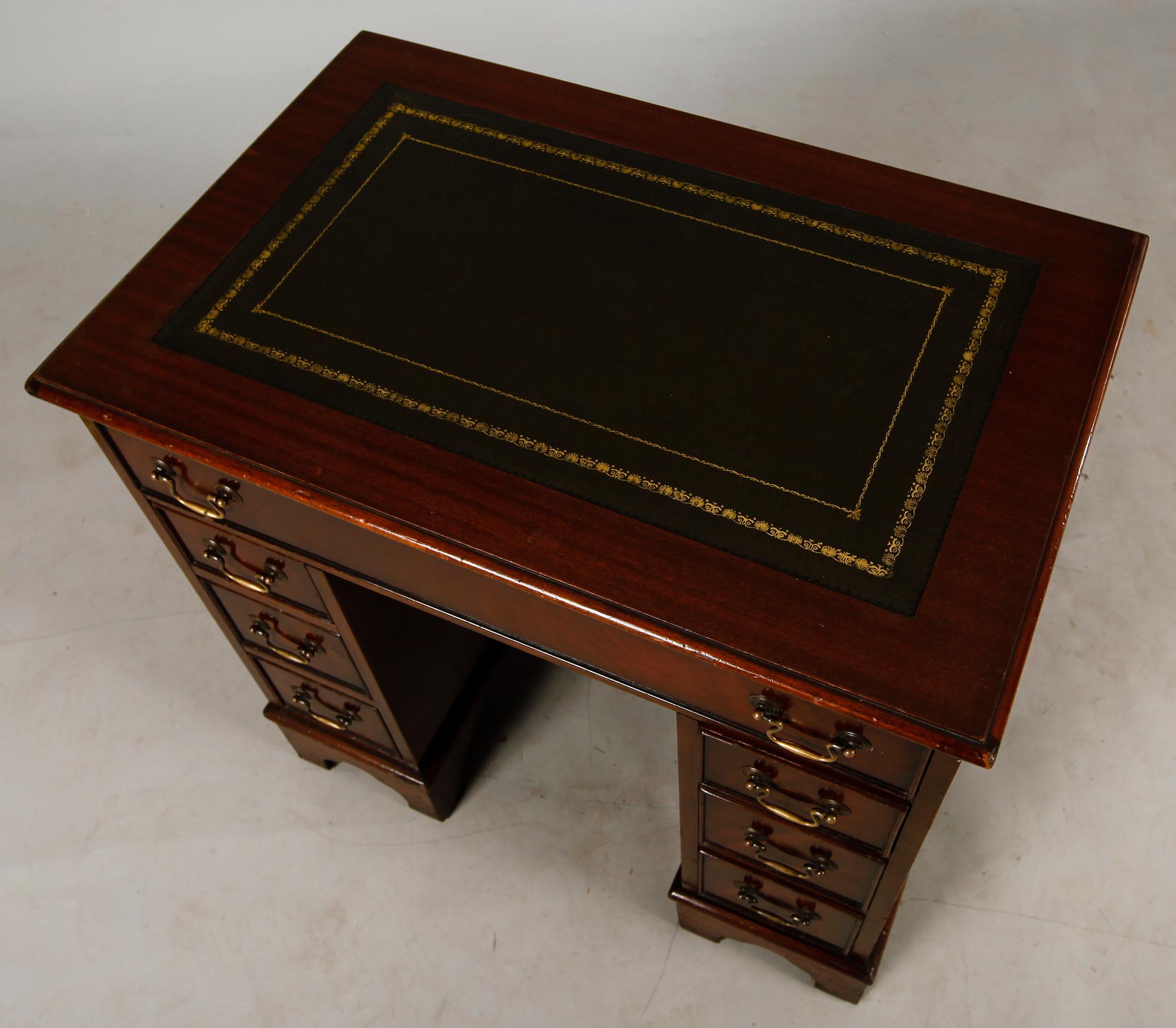 SKRIVBORD, England, 1900-talets andra hälft.