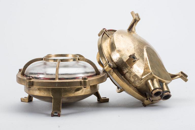 FARTYGSARMATURER, ett par.