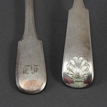 A Russian 17 psc silver cutlery, 19th century. Some marked Firm of Sazikov, St Petersburg 1857.