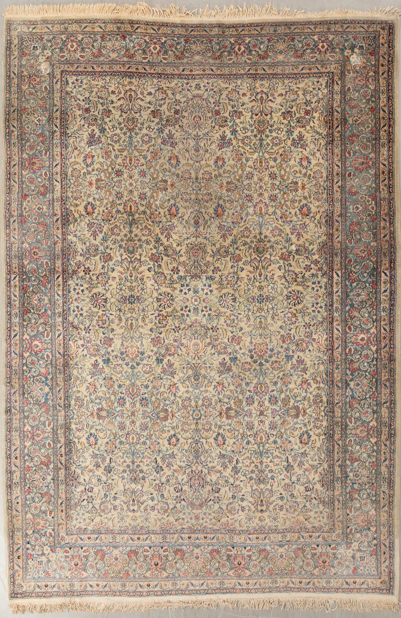 Matta, Täbris, semiantik, ca 345 x 230 cm.