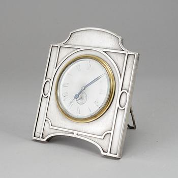 CHARLES & RICHARD COMYNS, a silver table clock from London, England, 1903.