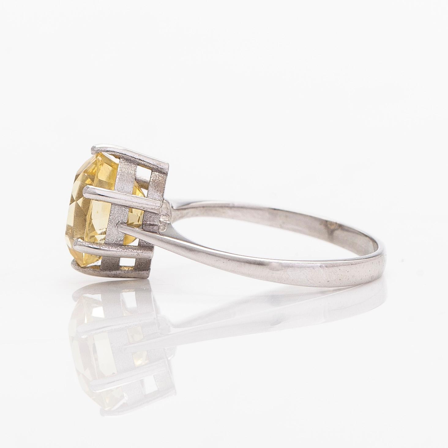 An 18K white gold ring with an oval faceted sapphire.