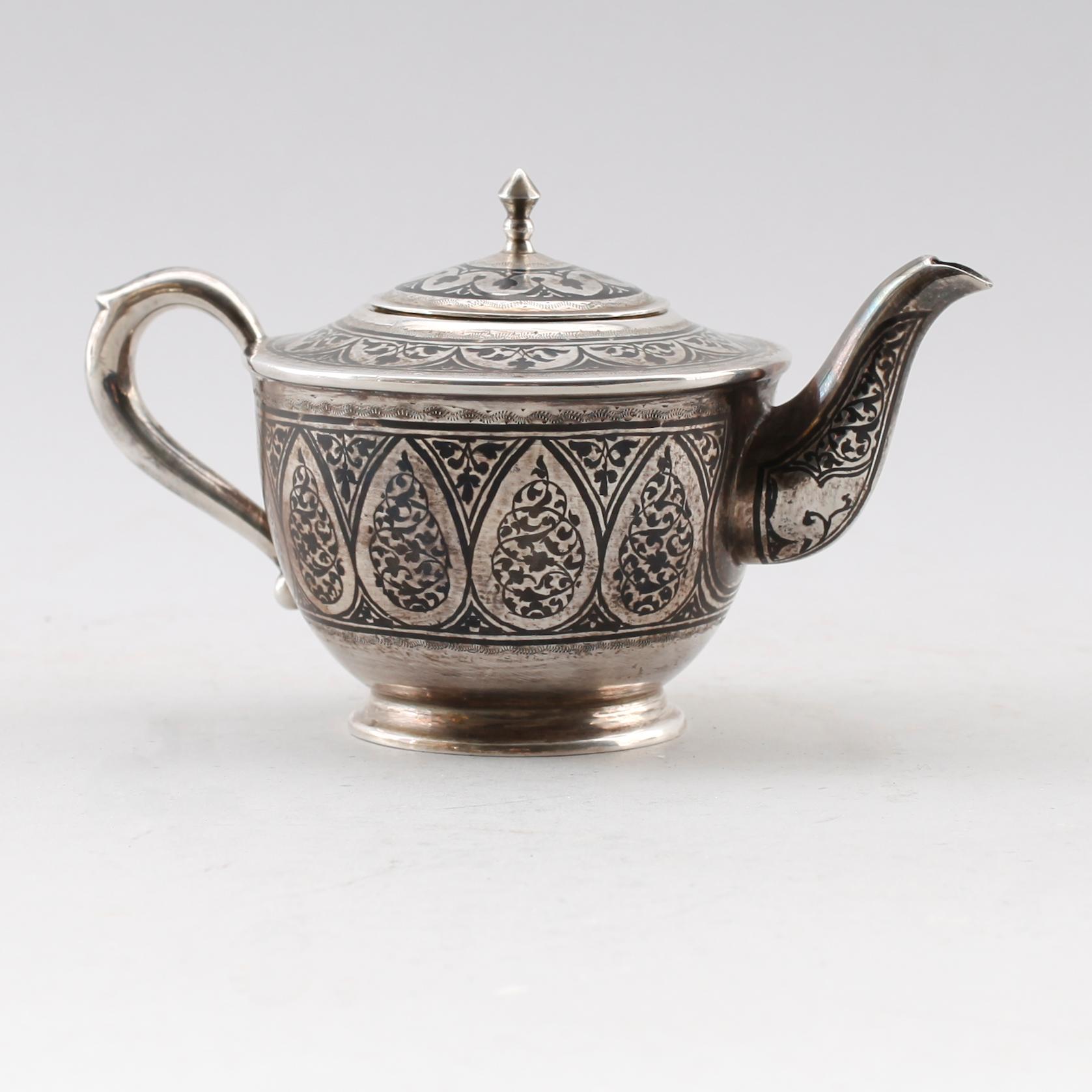 KANNA, silver, möjligen Ryssland, 1800-/1900-tal. Vikt ca 242 g.