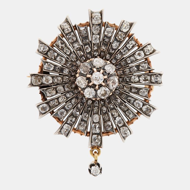 A star brooch in 14K gold and silver set with old-cut diamonds.