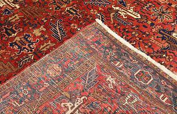 A semi-antique Heris rug, c. 287 x 230 cm.
