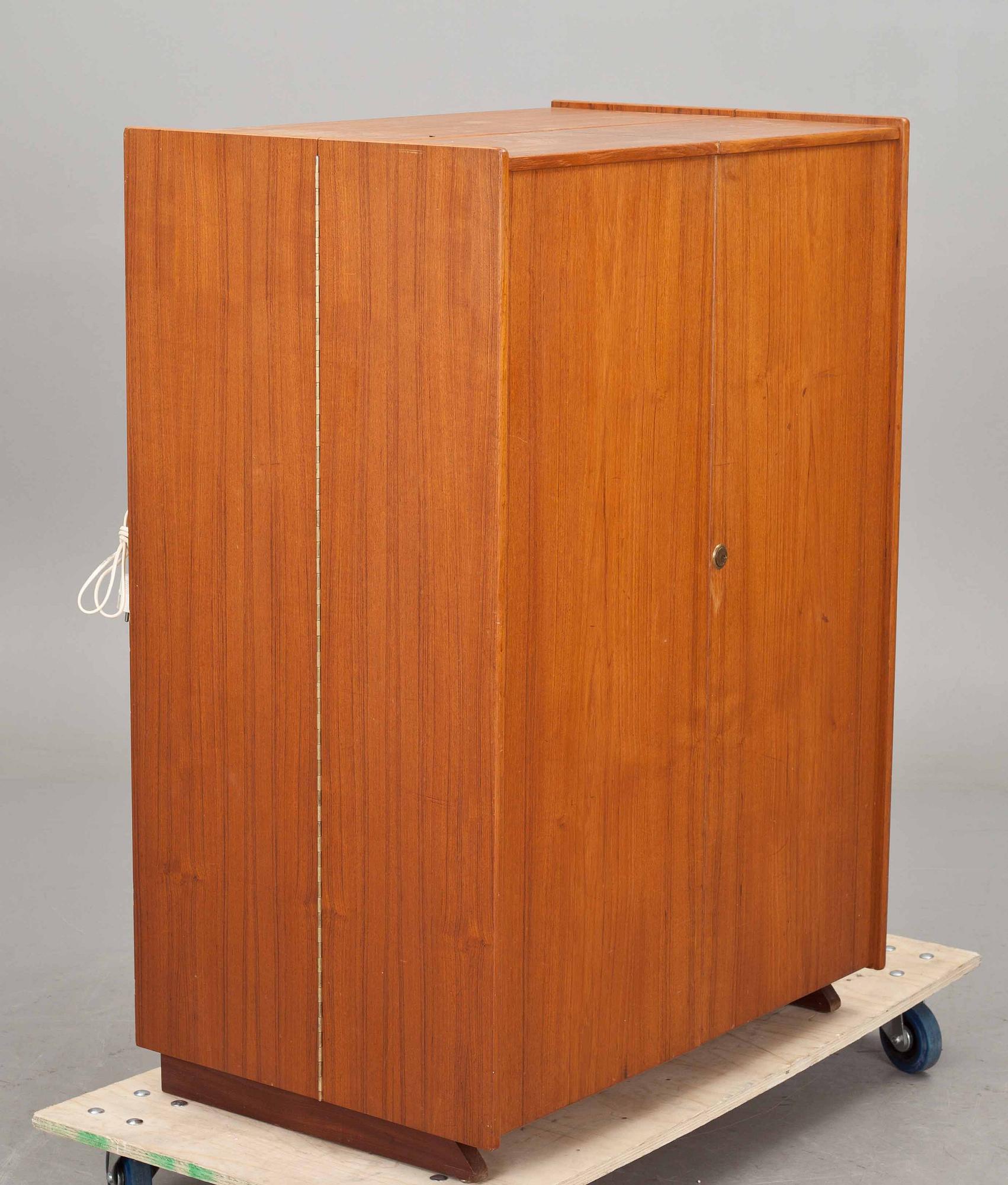 SKRIVSKÅP/KOMPAKTMÖBEL, teak, 1950-tal.