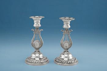 473. A PAIR OF CANDLESTICKS, silver. O.W. Kjellberg Västerås 1839. Height 16,5 cm, weight 350 g.