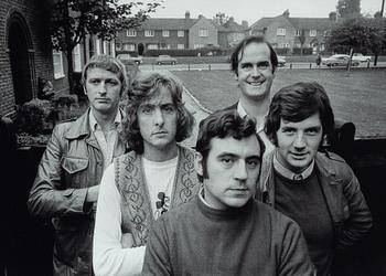 Rolf Adlercreutz, Fotografi Monty Python 1970, signerad a tergo.