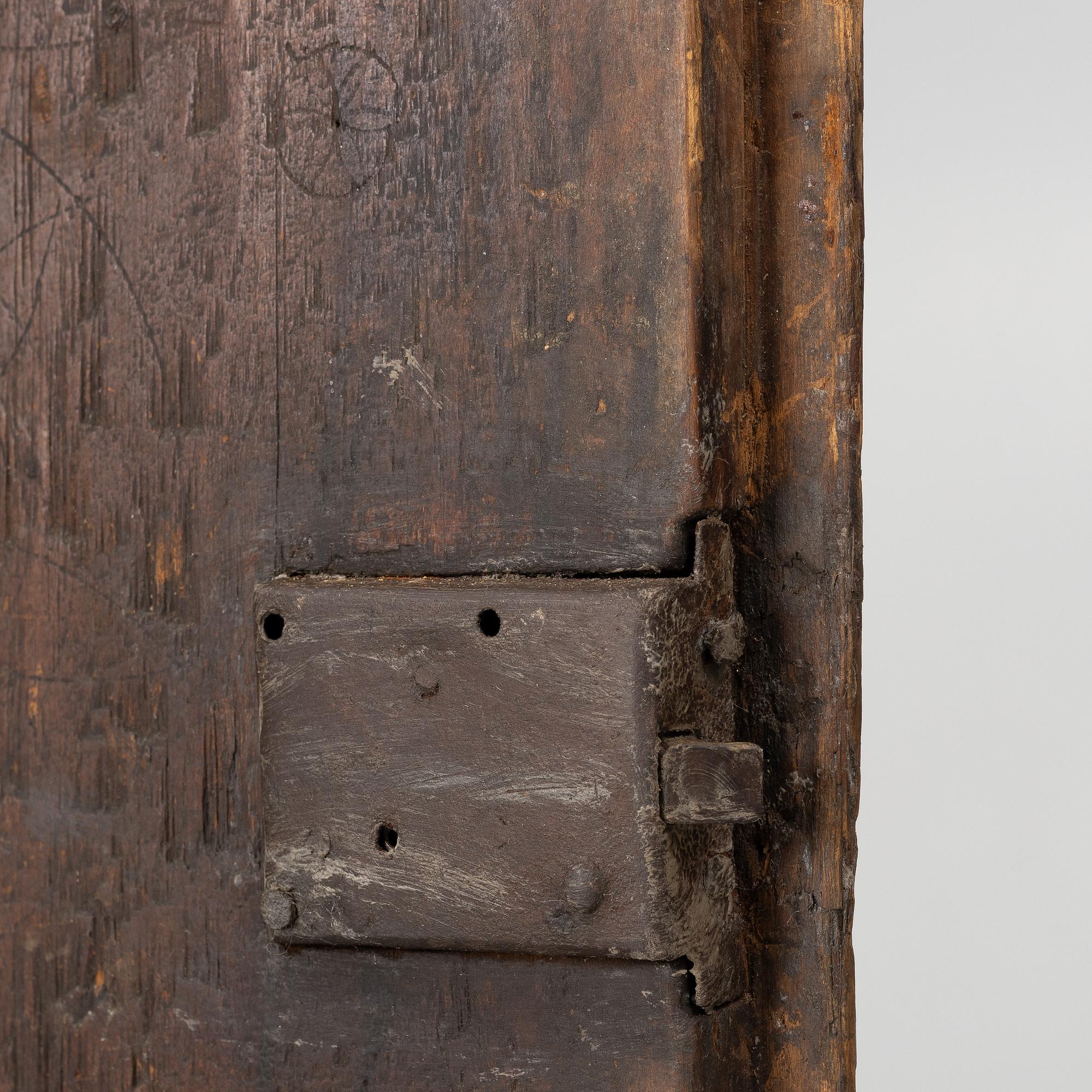 A Swedish late Baroque corner cupboard, first part 18th century.