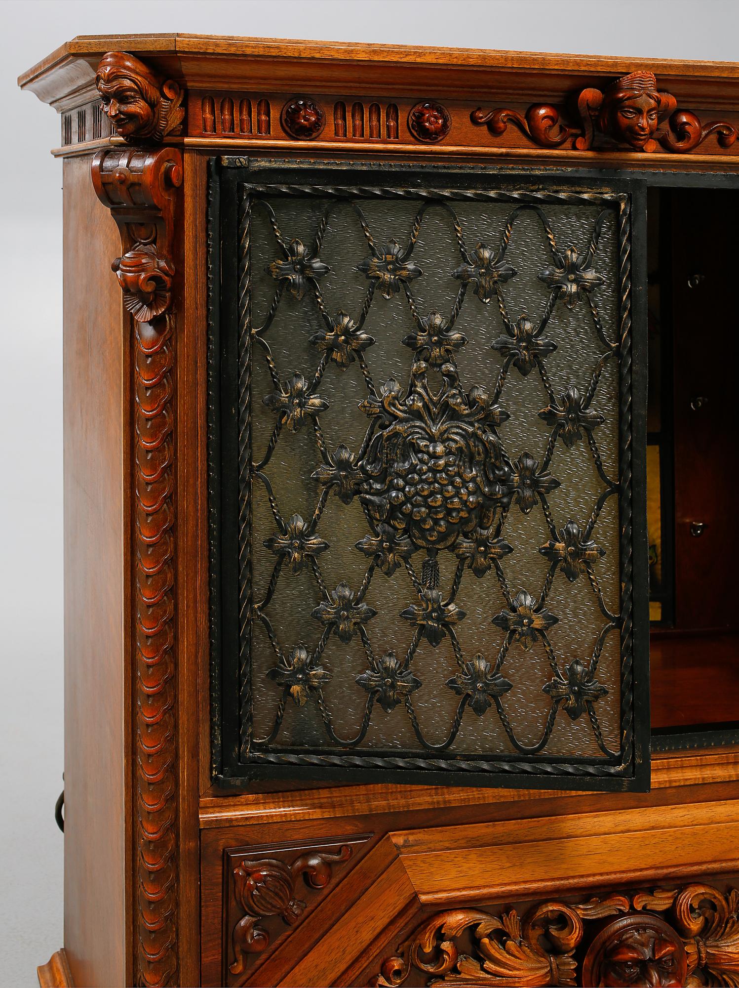 BARSKÅP, barockstil, 1900-talets andra hälft.