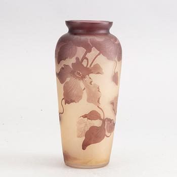 A VAL SAINT LAMBERT GLASS VASE.