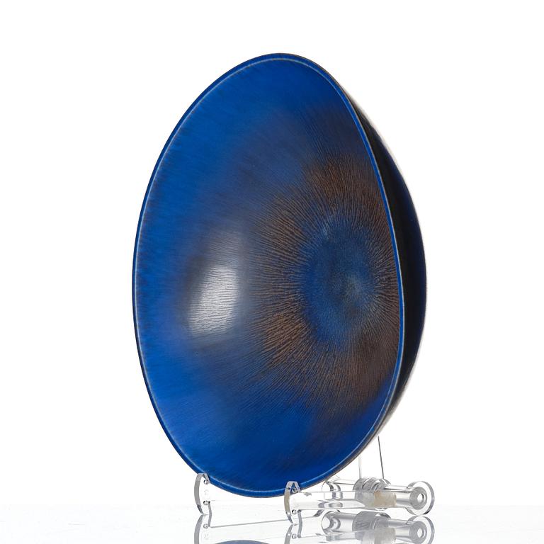 Berndt Friberg, a stoneware dish, Gustavsberg studio, Sweden 1958.