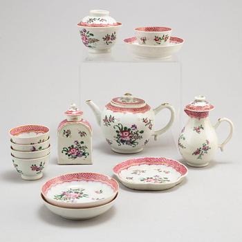 A famille rose export tea service, Qing dynasty, Qianlong (1736-95) (13 pieces).