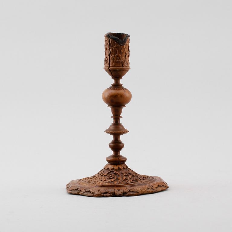 LJUSSTAKE, trä, 1700-tal.