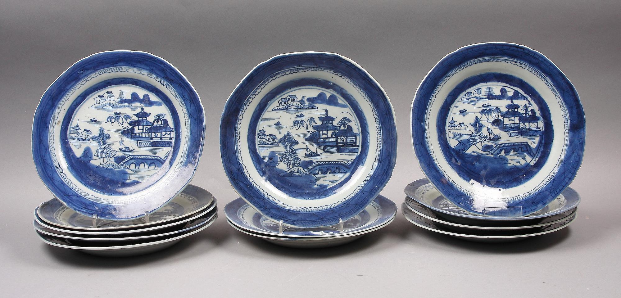 TALLRIKAR, 12 st samt ASSIETTER, 4 st, porslin, Kina, 1700-1800-tal.