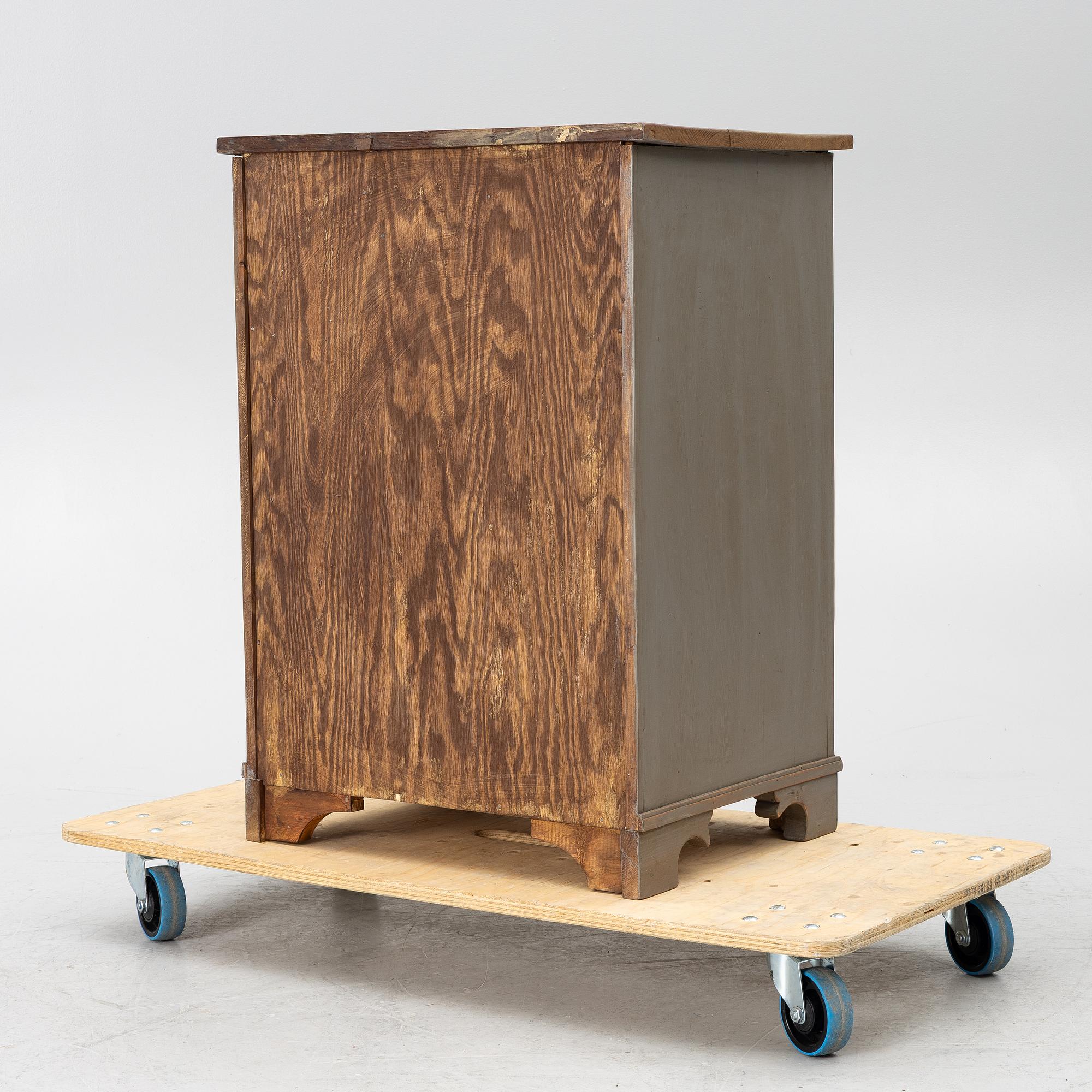 Chest of drawers, first half of 20th century.