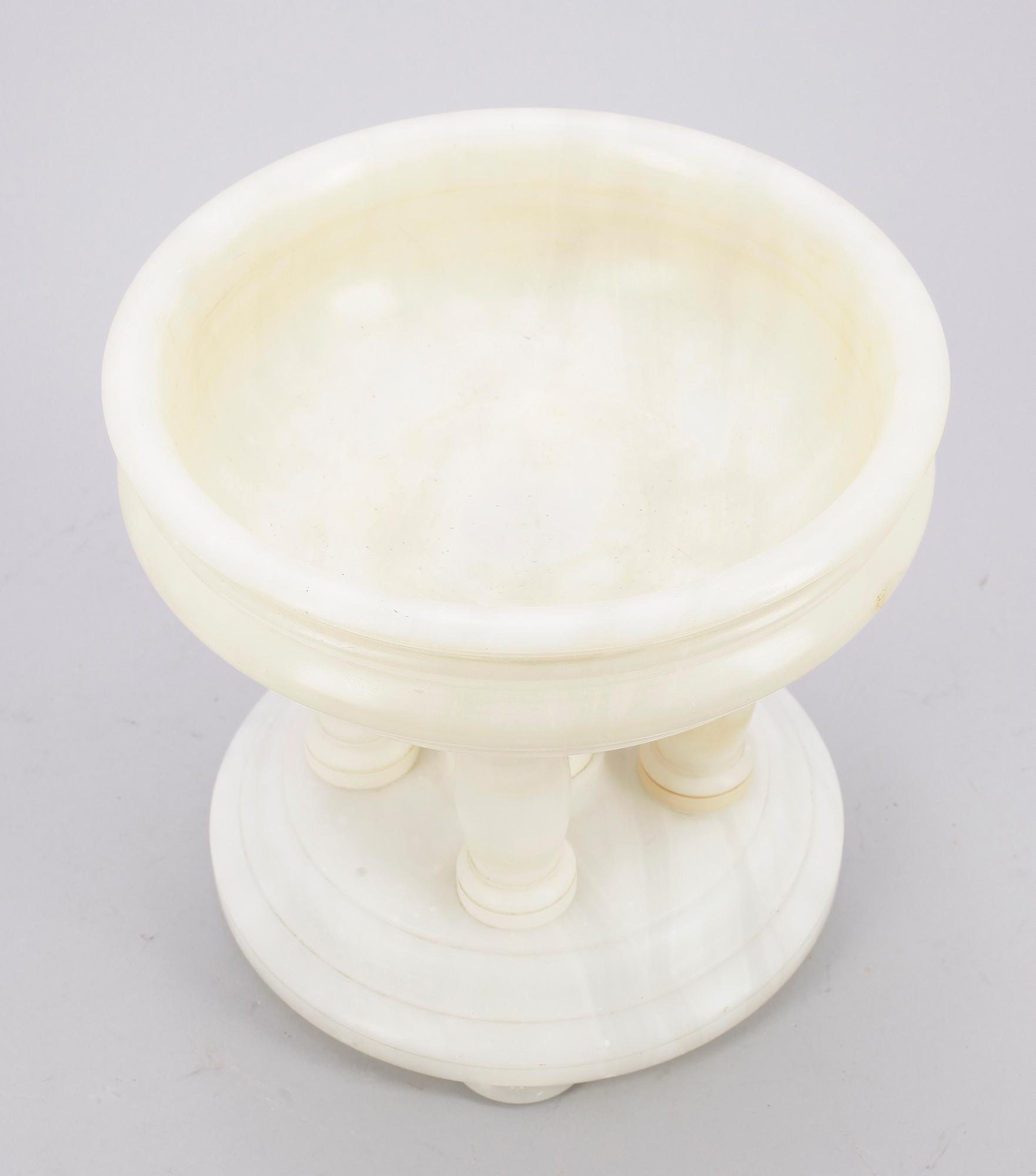 BORDSUPPSATS, alabaster, 1900-tal.