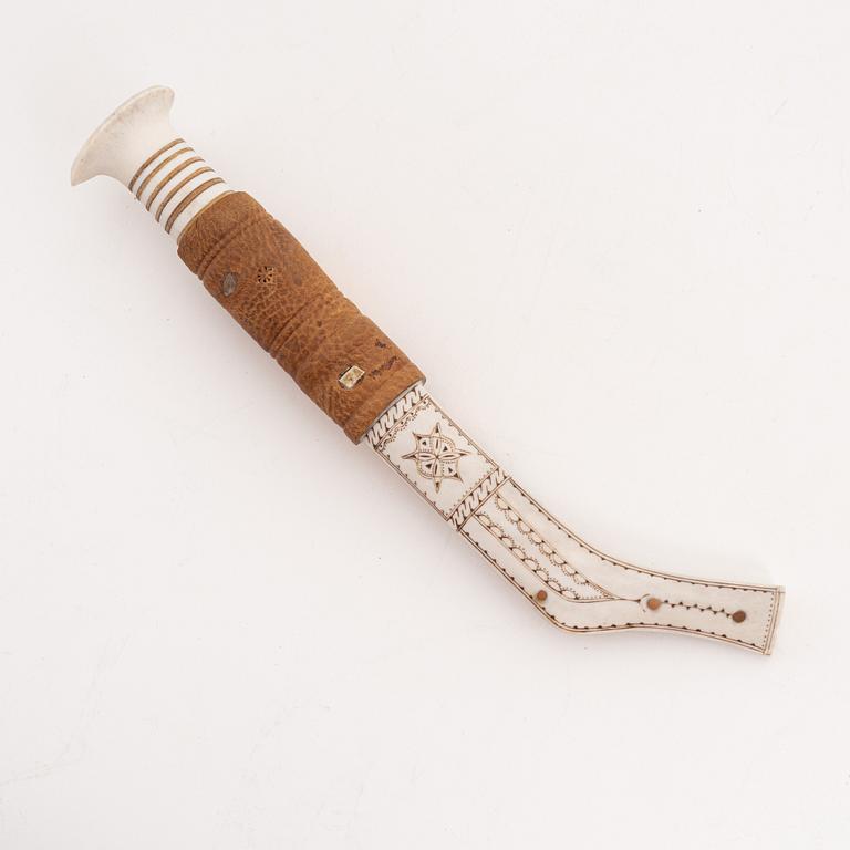 A reindeer horn knife by EP Poggats, signed, before 1965.