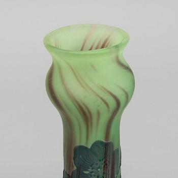 LA LICORNE, a cameo signed glass vase.