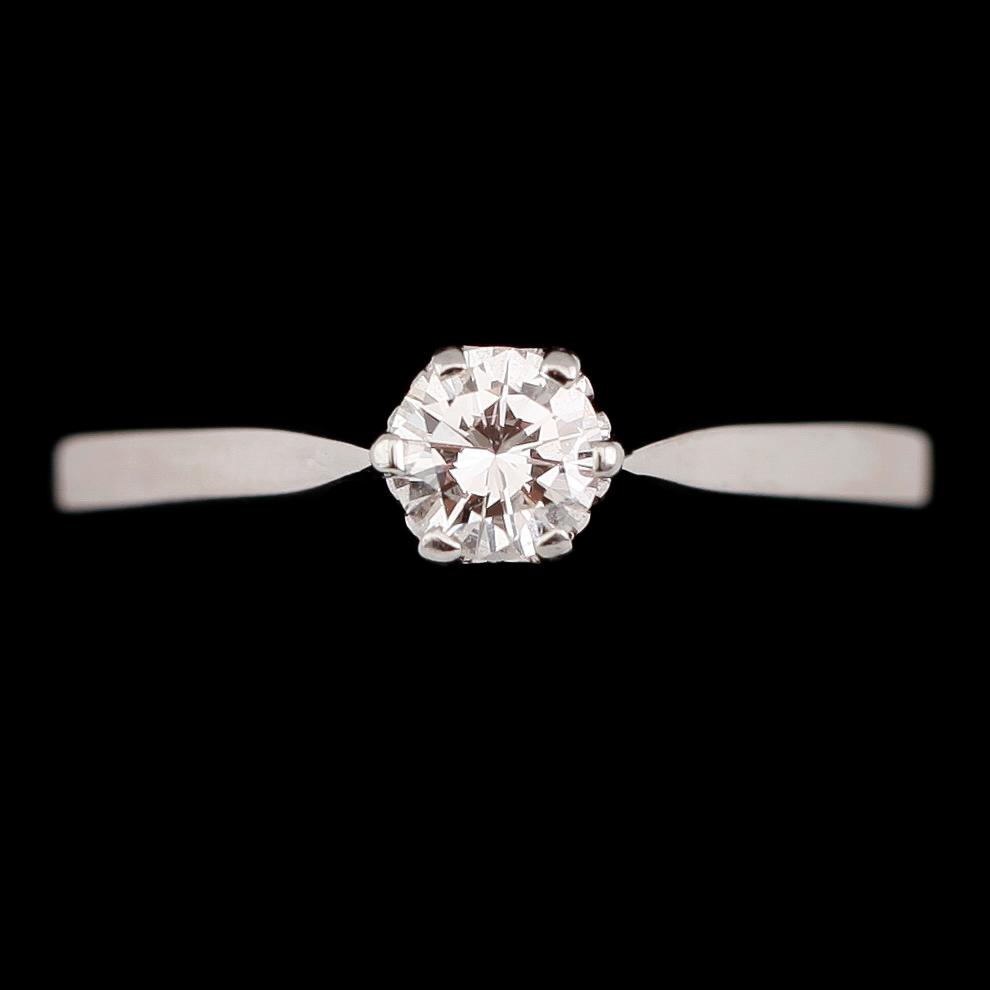 RING, 18 k vitguld, briljantslipad diamant 0.40 ct.
