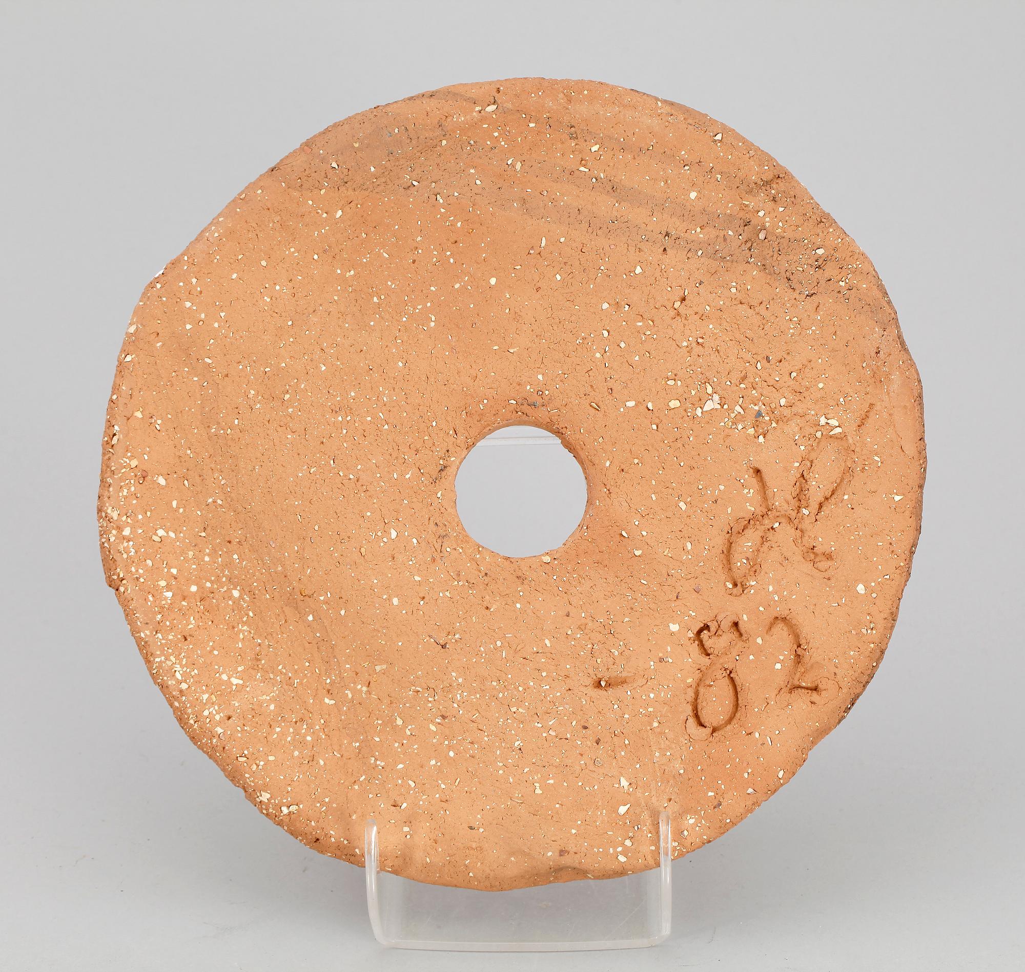 HERTHA HILLFON, skulptur, terracotta, monogramsign och dat -82.