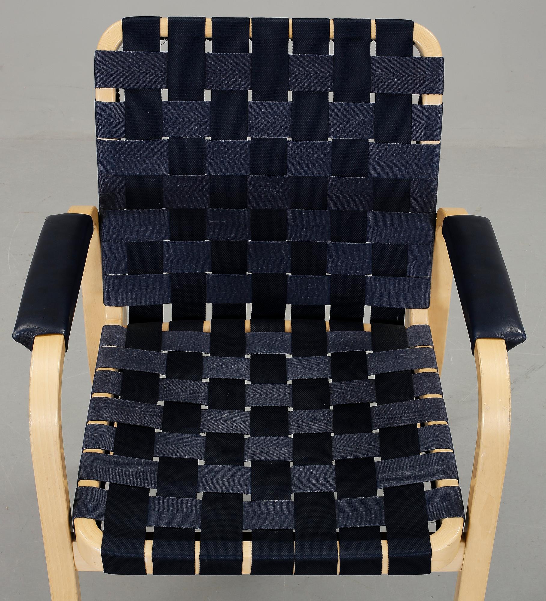 KARMSTOLAR, ett par. Modell 45, Alvar Aalto, Artek.