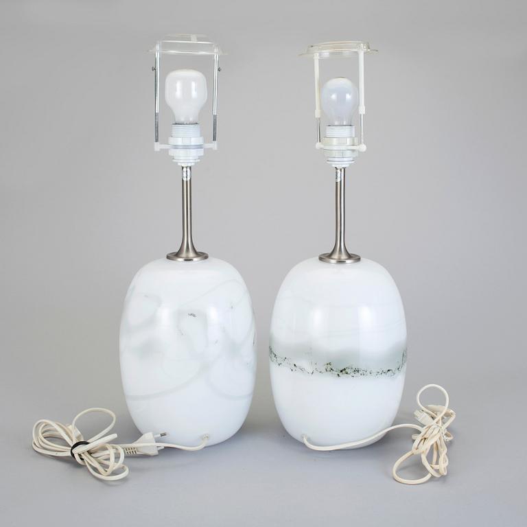 BORDSLAMPOR, ett par, glas, Holmegaard, Danmark, 1900-talets andra hälft.
