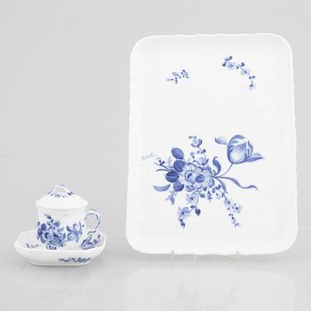 Royal Copenhagen, cremekoppar med lock och fat, 12 st, samt bricka, porslin, "Blå Blomst", Danmark.