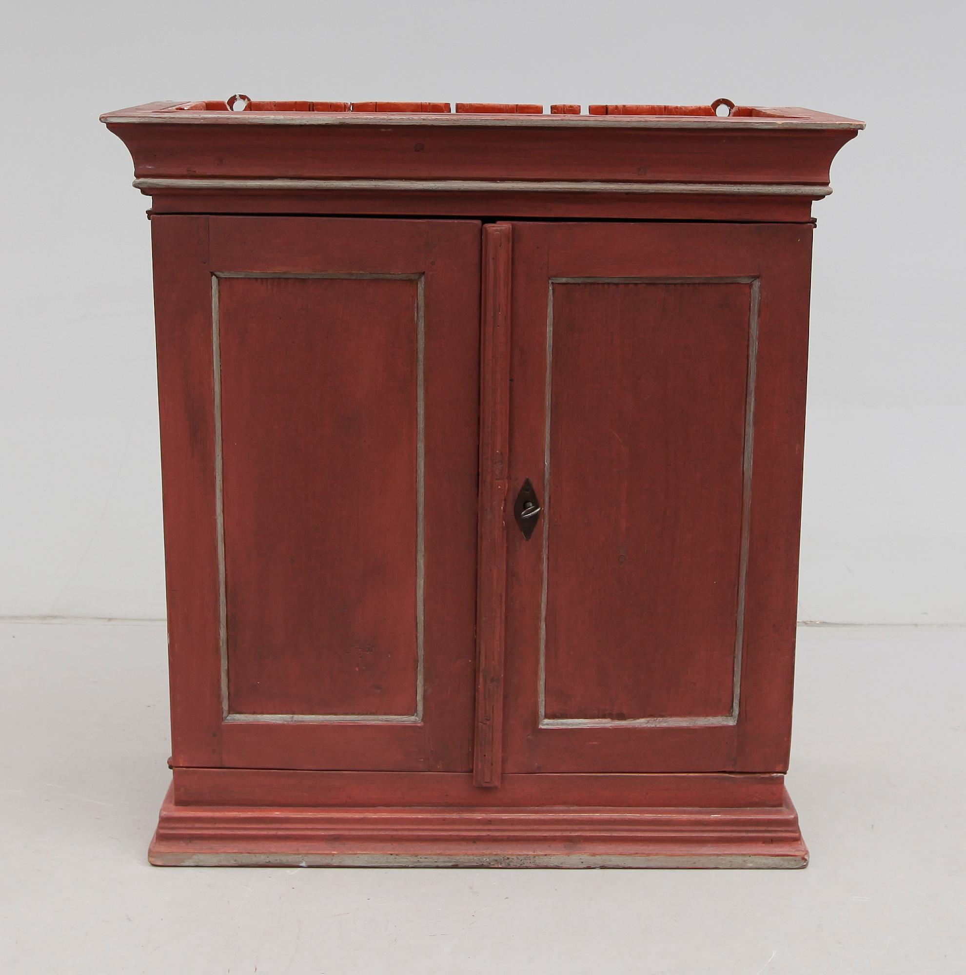 HÄNGSKÅP, 1800-tal.