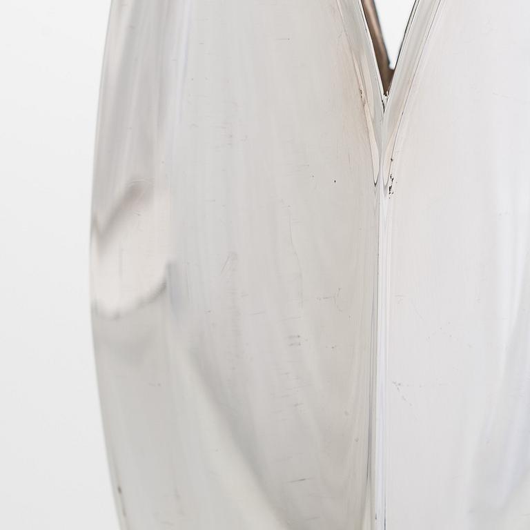 Tapio Wirkkala, a silver vase model TW 2, Kultakeskus, Hämeenlinna 1985.